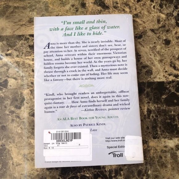 The Woman In The Wall Patrice Kindl 1997 Paperback - Picture 2 of 9